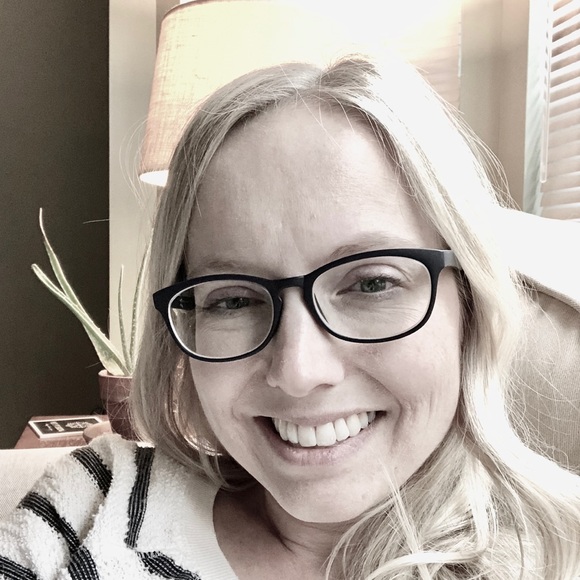 Meet your Posher, Andrea - Picture 2 of 4